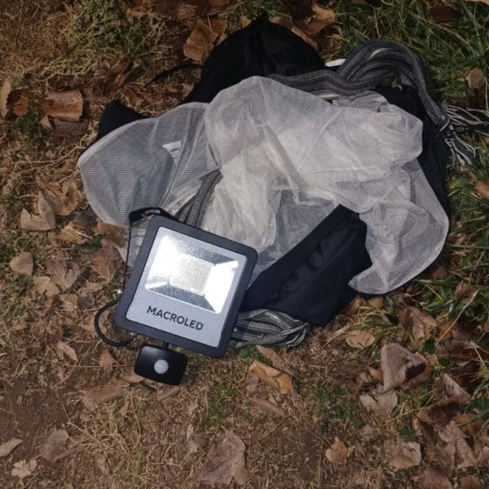 Un menor de edad fue demorado por robar reflectores de una vivienda