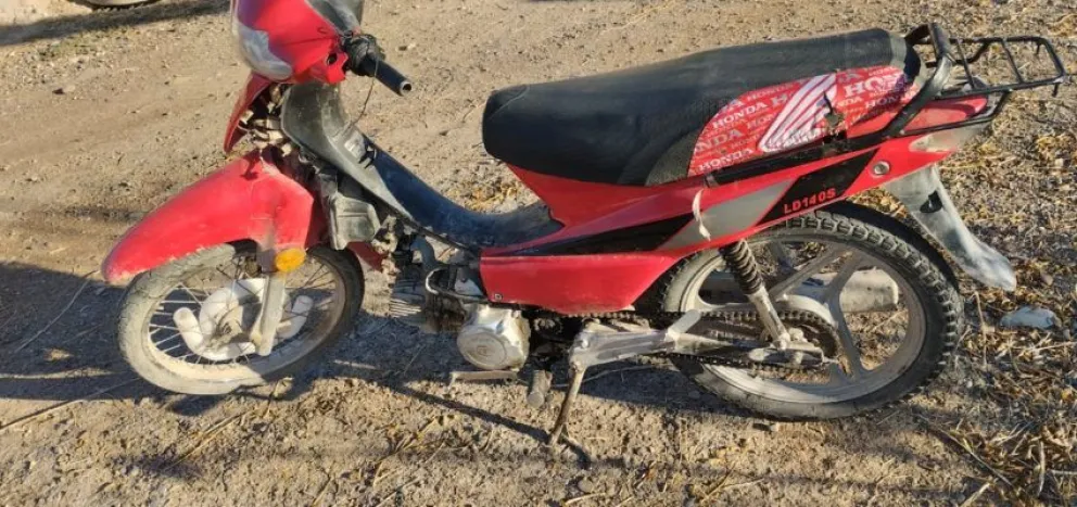 Circulaban en una moto sin documentos, alcoholizados e intentaron darse a la fuga