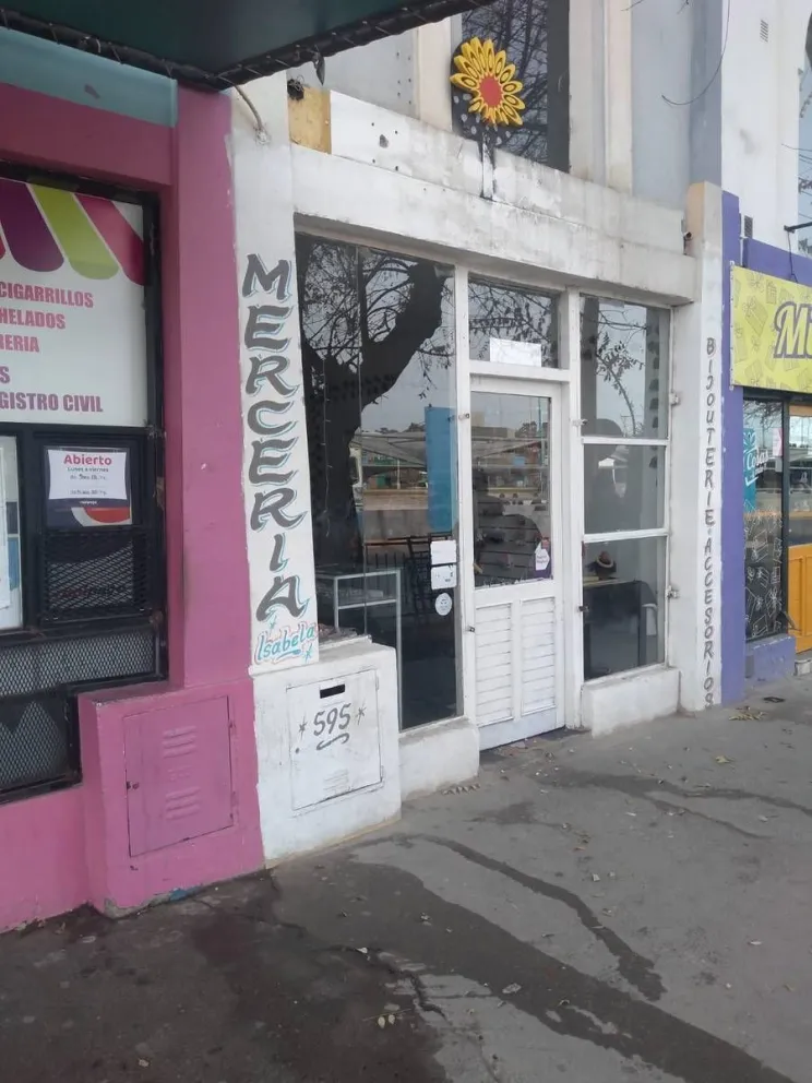 Intentó huir tras robar en una mercería de Roca y fue detenida