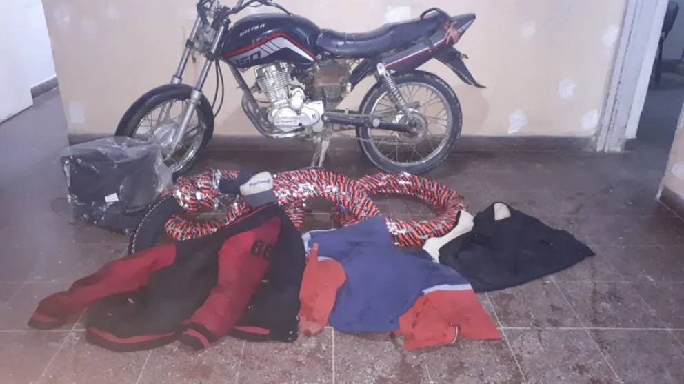 Allanamientos, detenciones y muchos patrulleros tras el robo a un comercio