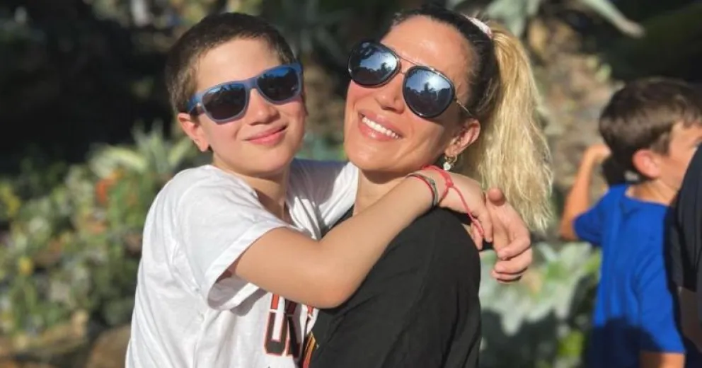 Aventura en la playa para Jimena Barón y Momo
