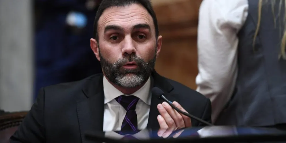 Video del escándalo: senador de La Libertad Avanza fue escrachado por su esposa