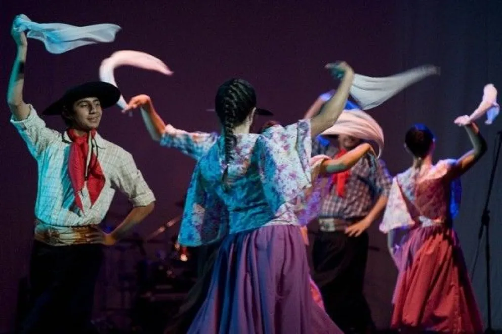 Piden que se haga efectiva la ley que promueve la enseñanza de folklore en las escuelas rionegrinas