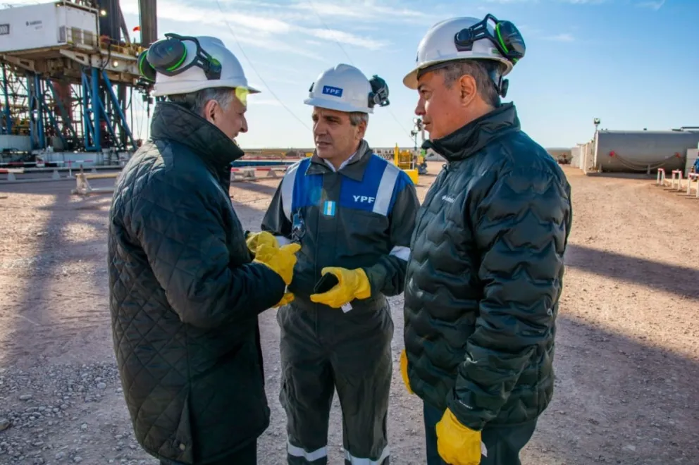 Inversiones récord en petróleo: Caputo recorrió Vaca Muerta 
