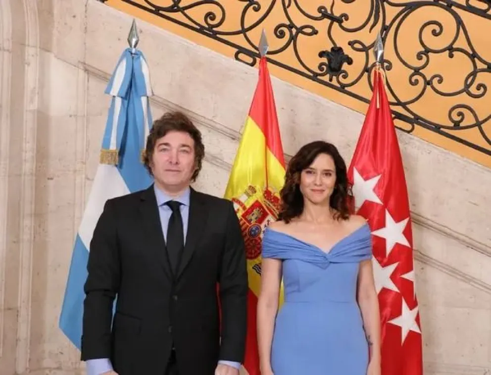Gira europea: Milei fue condecorado por Díaz Ayuso en Madrid