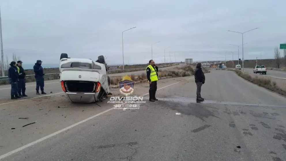 Accidente en Ruta 22: Un auto perdió el control y protagonizó un vuelco
