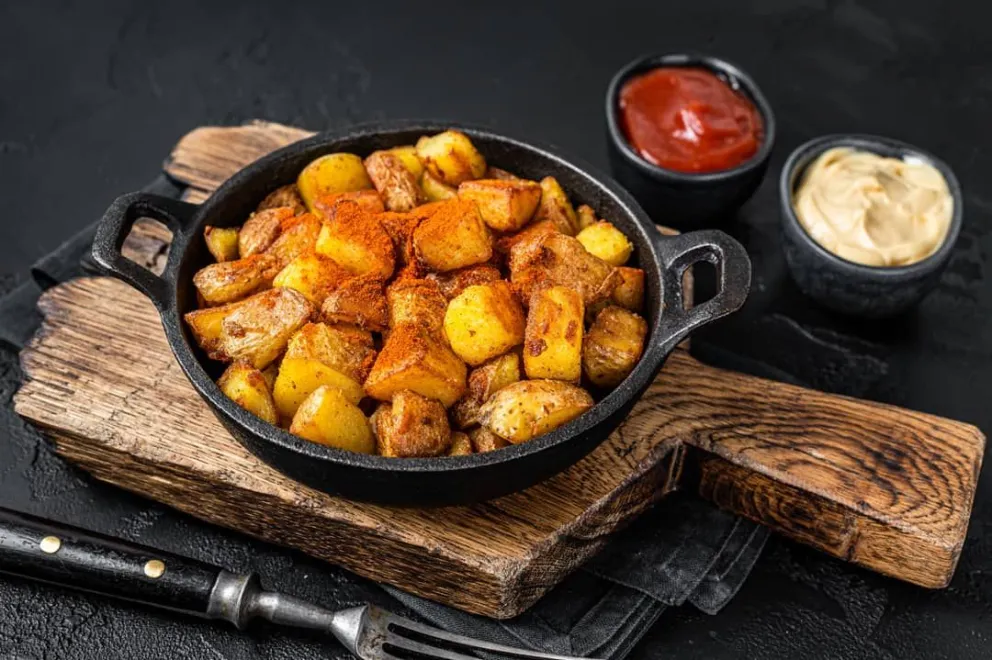 Receta: prepará unas deliciosas papas bravas 