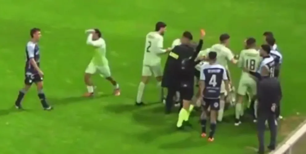 Video: piñas, lesiones y expulsados en el partido entre Atlético de Rafaela y Aldosivi