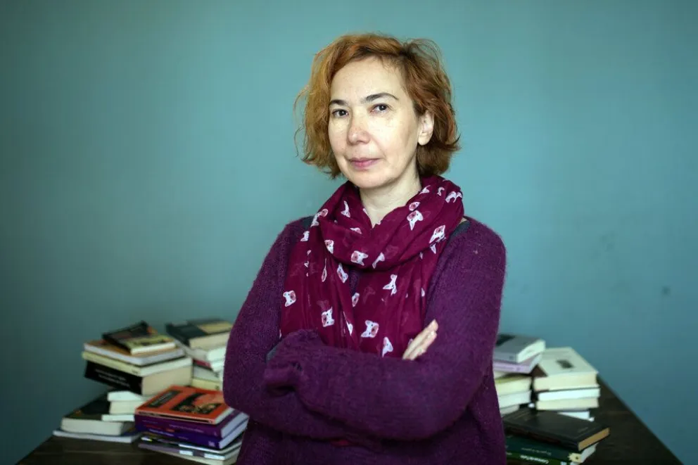 Una reconocida escritora y periodista llega a la FaDeCS