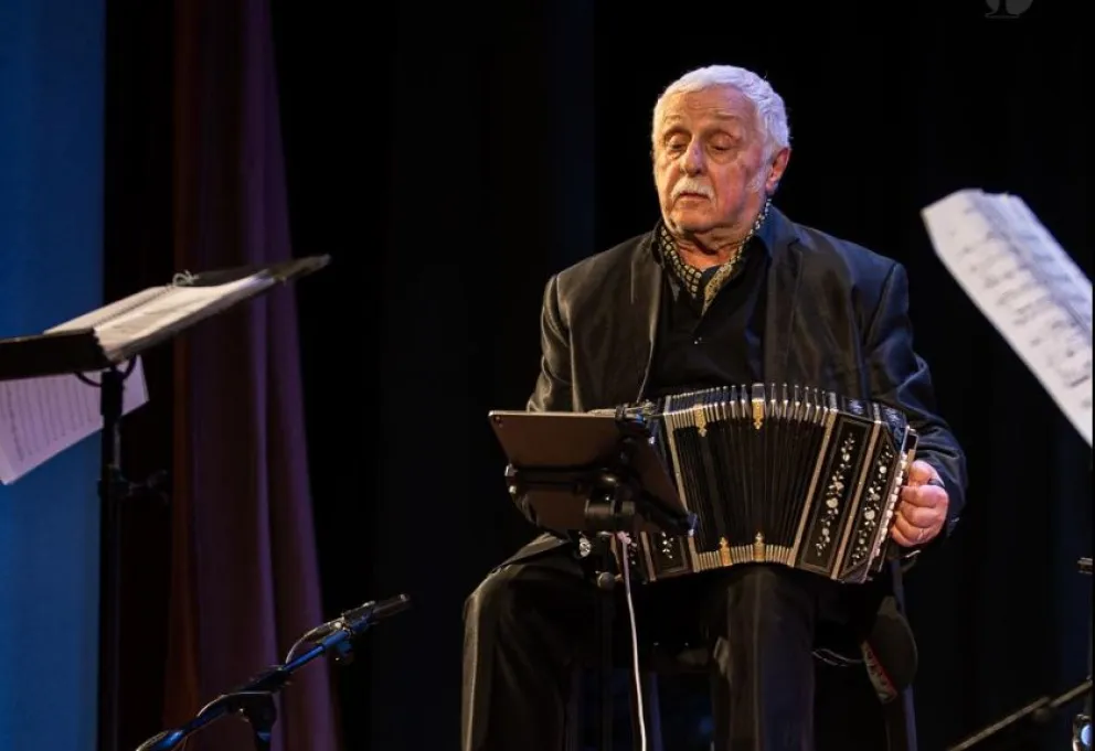 Un reconocido bandoneonista dará un Conversatorio en Roca 