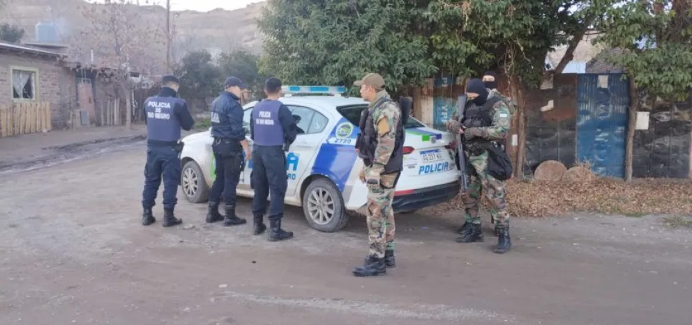 Cinco personas quedaron detenidas tras un allanamiento en el Alto Valle