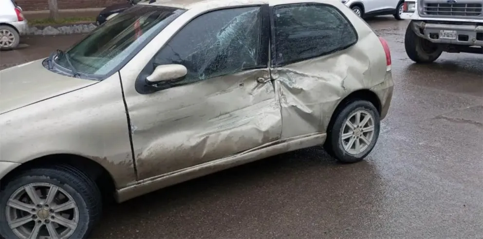 Un automovilista resultó herido tras un choque con un camión 