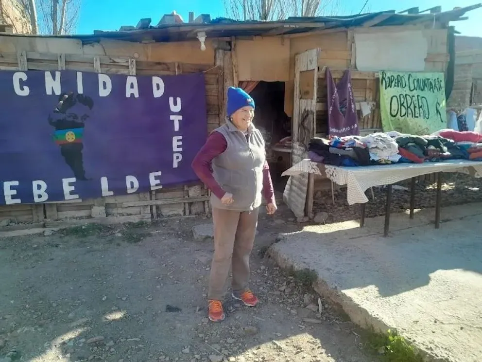 Un gesto solidario que abriga: intercambian ropa y hacen acolchados reciclados con ropa en desuso