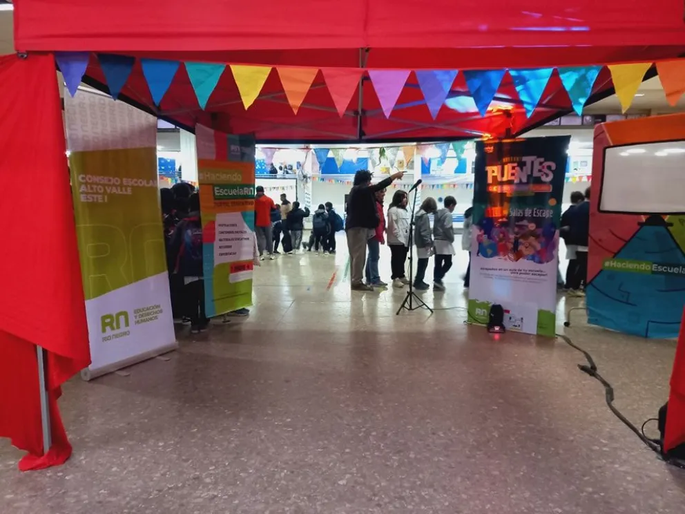 La feria “Haciendo Aprendo” fue un éxito en la Escuela 32 de Roca