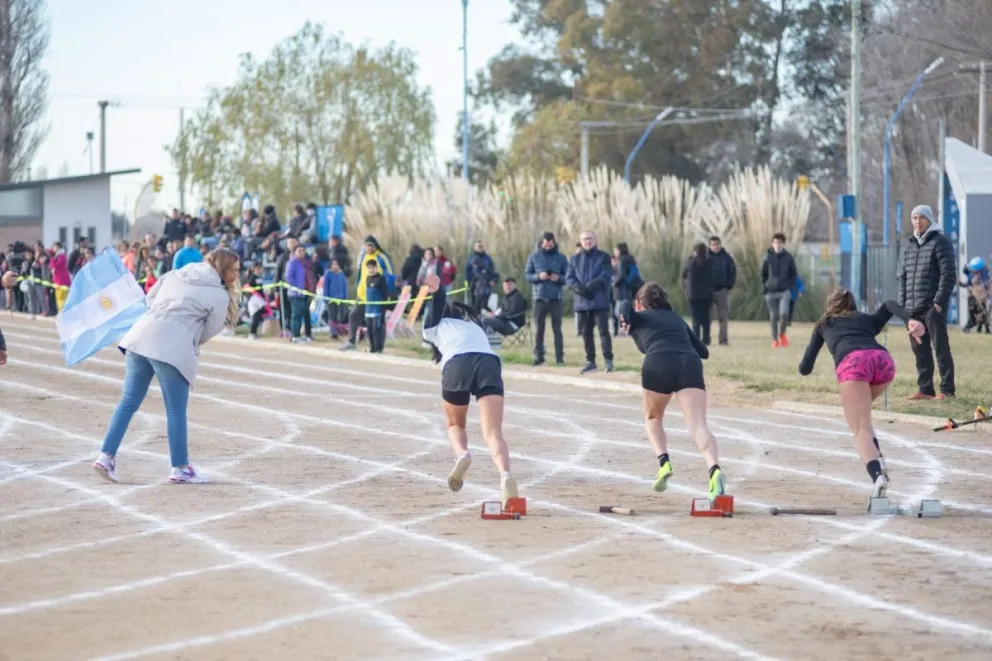 El torneo recreativo de atletismo fue un éxito en Roca