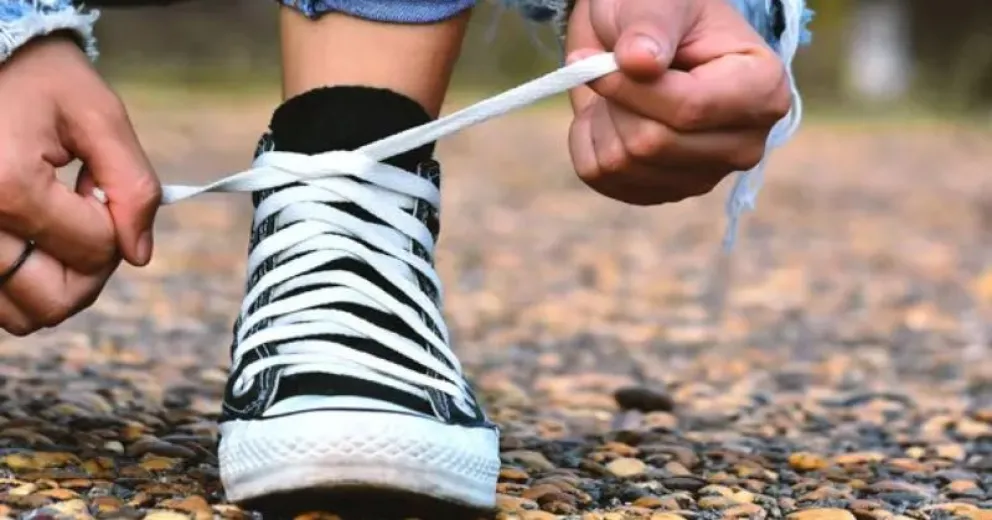 Revolución en la moda de cordones: Tres formas sorprendentes para atarse los cordones
