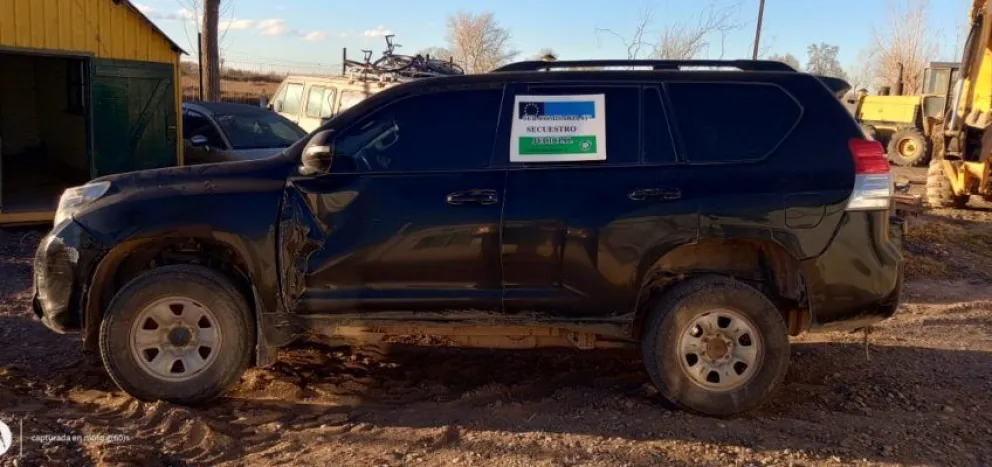 Encontraron una camioneta con pedido de secuestro por robo abandonada 