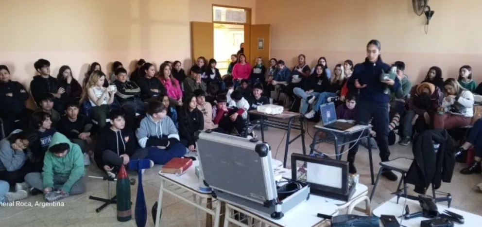 Brindaron charlas para concientizar a los estudiantes sobre las falsas amenazas de bomba en Roca