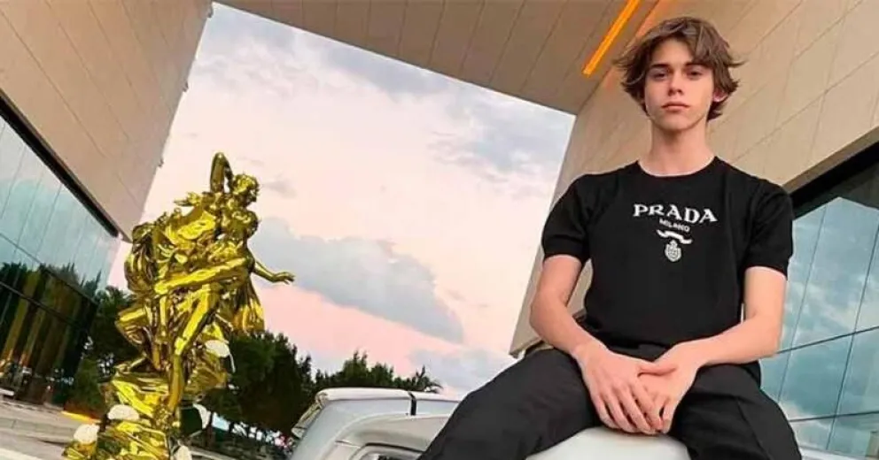 Felipe Fort probó la merienda más cara de Buenos Aires 