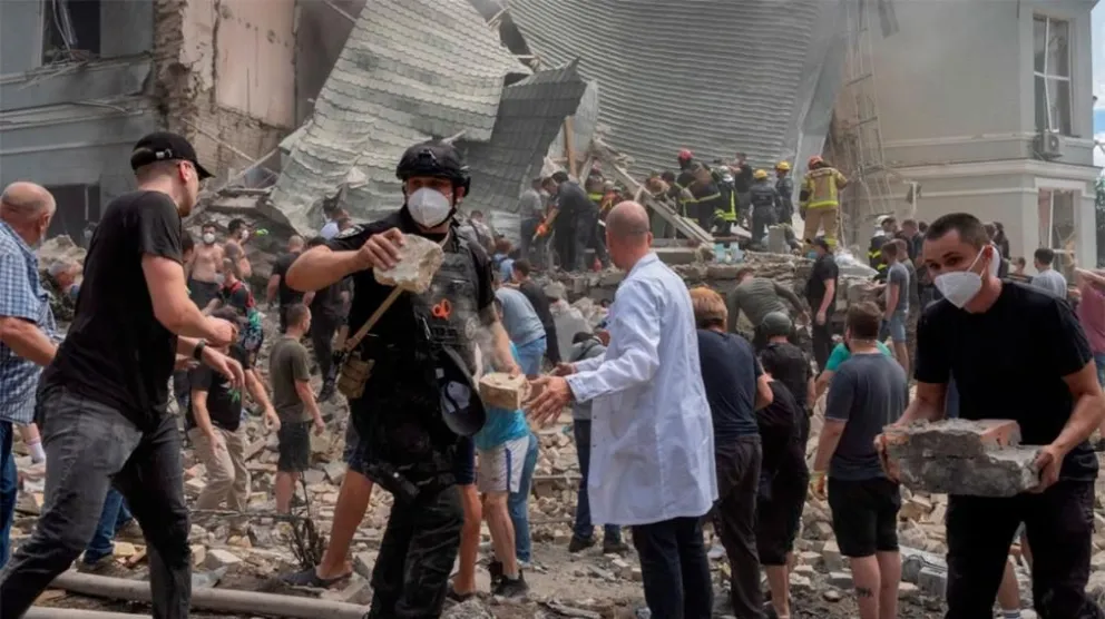 Rusia bombardeó un hospital infantil en Kiev: hay 20 muertos