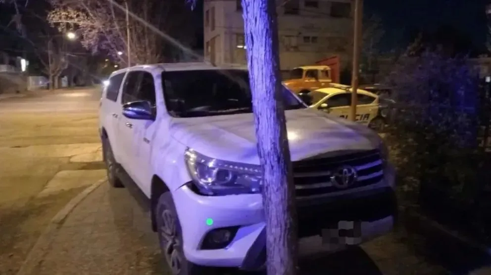 Quien era el hombre que murió tras chocar contra un árbol en Cipolletti 
