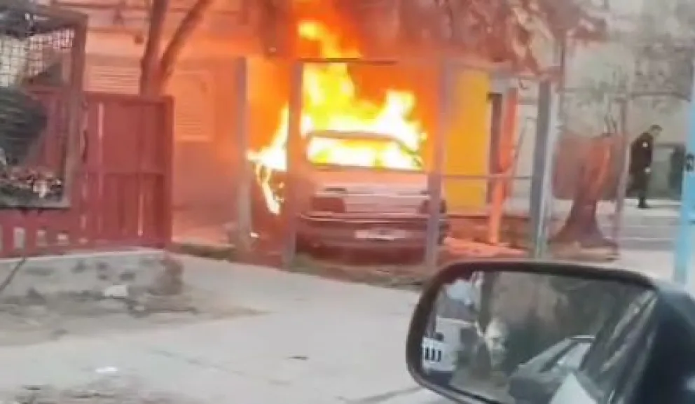 Insólito incendio de un auto en el barrio 500 viviendas 