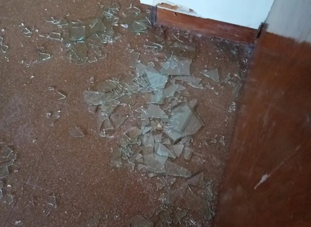 Otra vez, delincuentes destrozaron una escuela para ingresar a robar