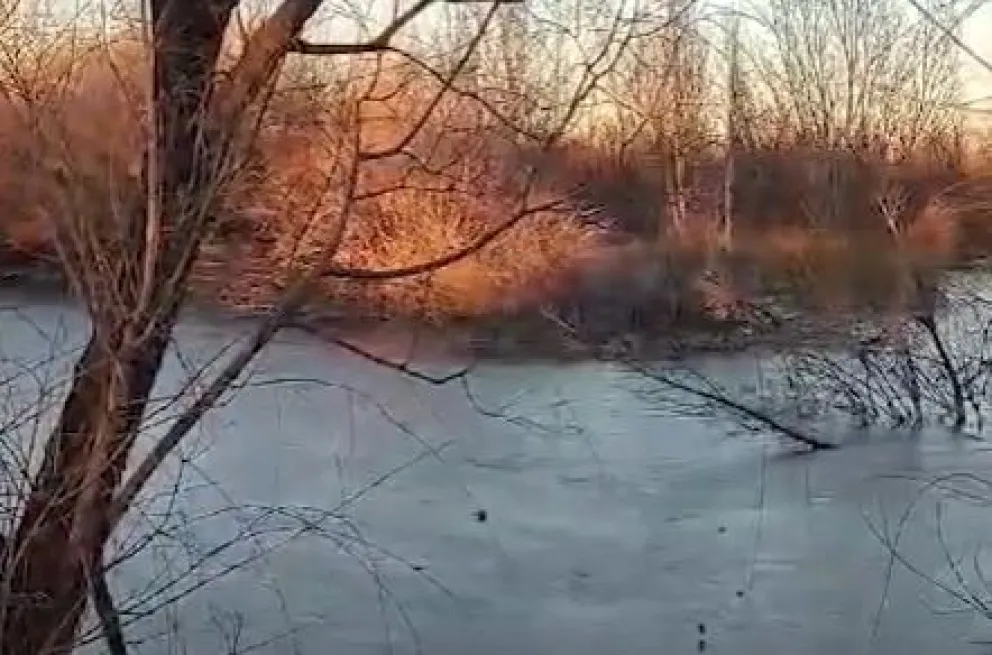 INCREÍBLE: Se congeló un brazo del río Negro en el Alto Valle 