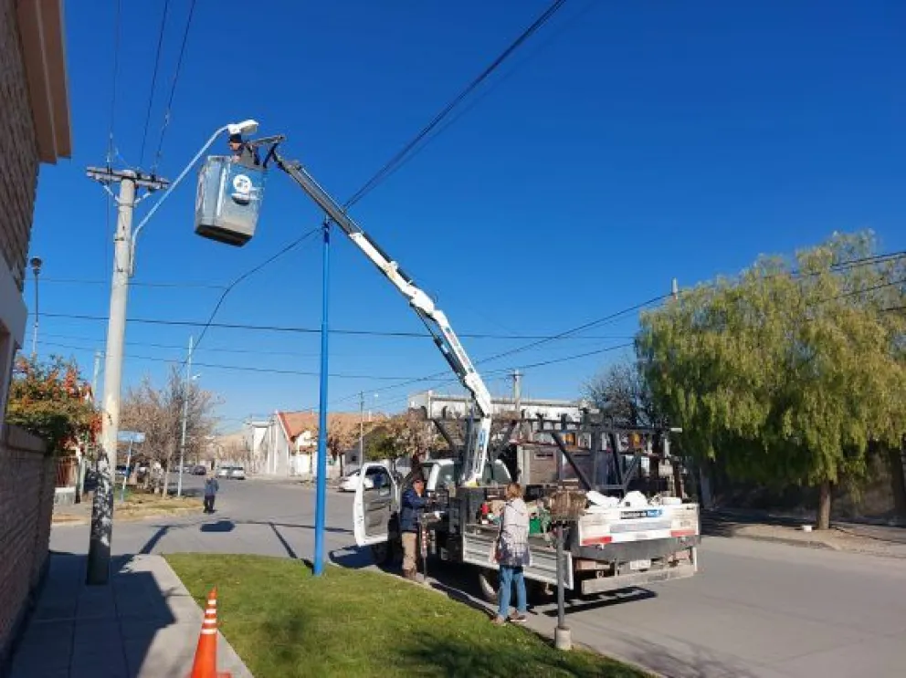 Realizan recambio de luminarias led: ¿En qué calles?