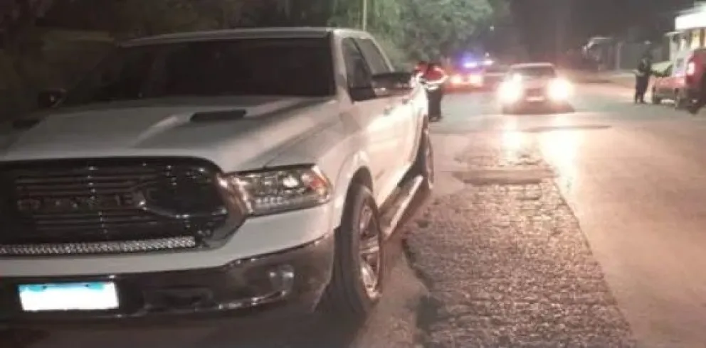 Inconsciente: totalmente alcoholizado, manejaba una camioneta RAM a gran velocidad por el centro