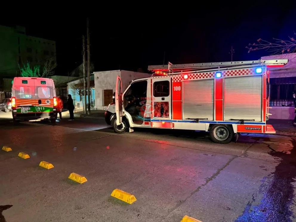Se incenció una vivienda en la zona del canalito y una persona mayor tuvo que ser asistida