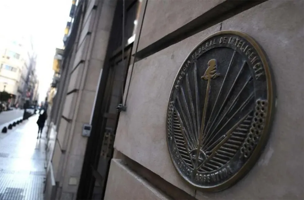El Gobierno disolvió la AFI y repuso la SIDE