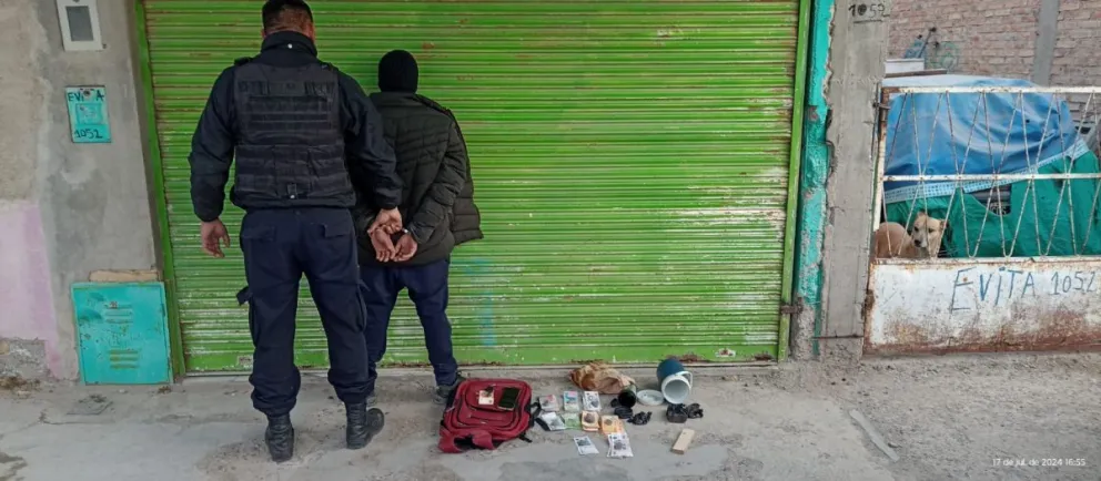 Intentó huir de una panadería de Roca y fue detenido