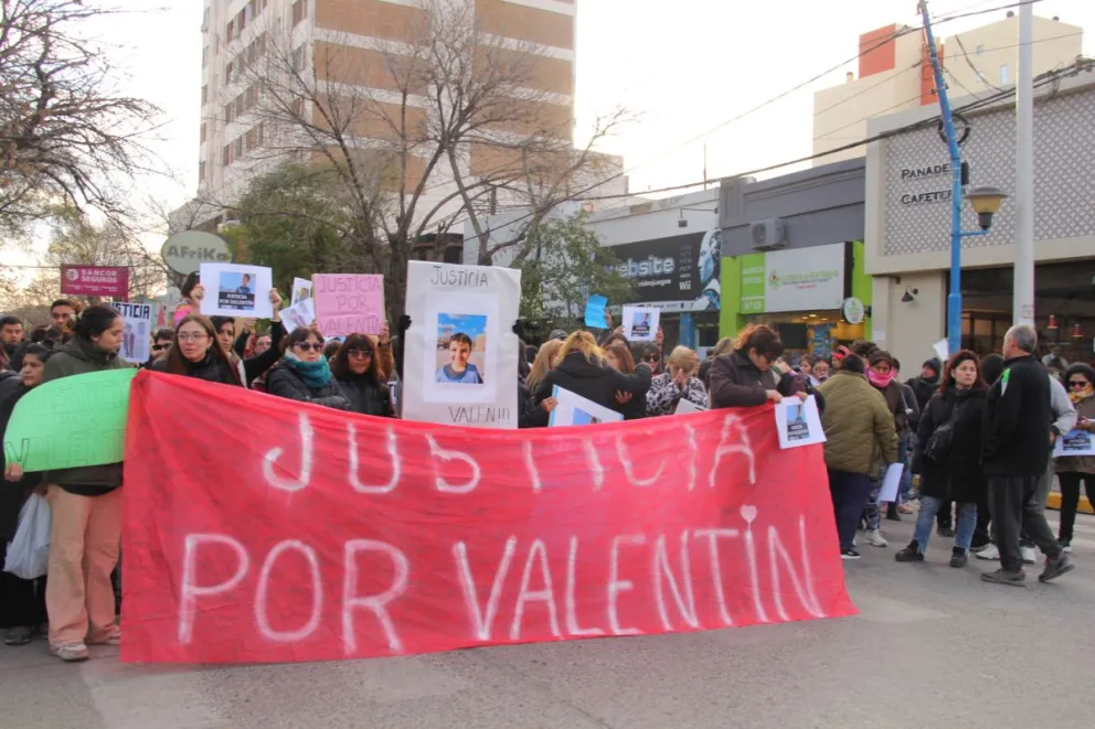 Muerte de Valentín en una clínica: familiares marcharon para exigir justicia