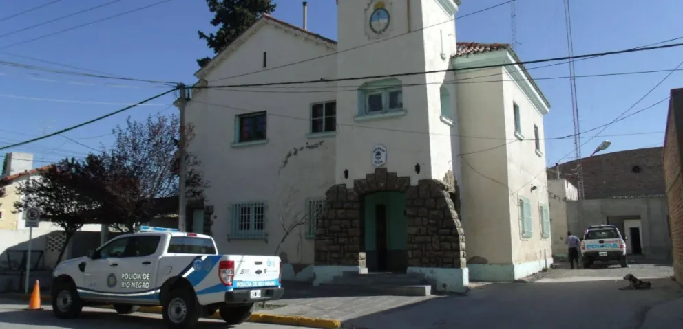 Cadena de robos en Villa Regina: millones y una camioneta sustraída