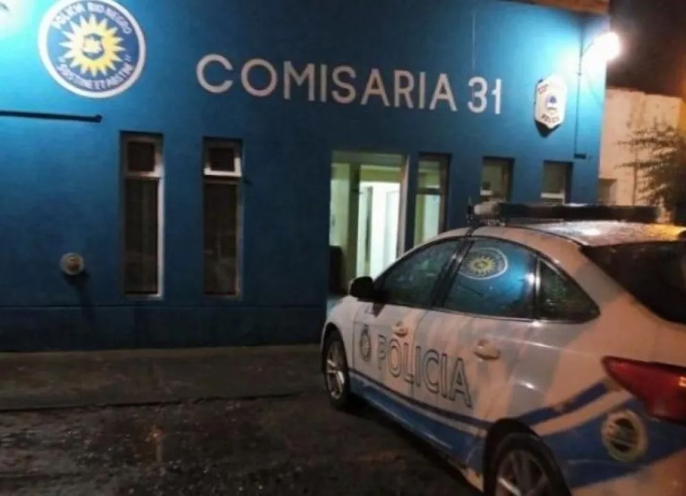 Por el choque una mujer tuvo que ser trasladada al hospital de Roca. (Foto archivo)