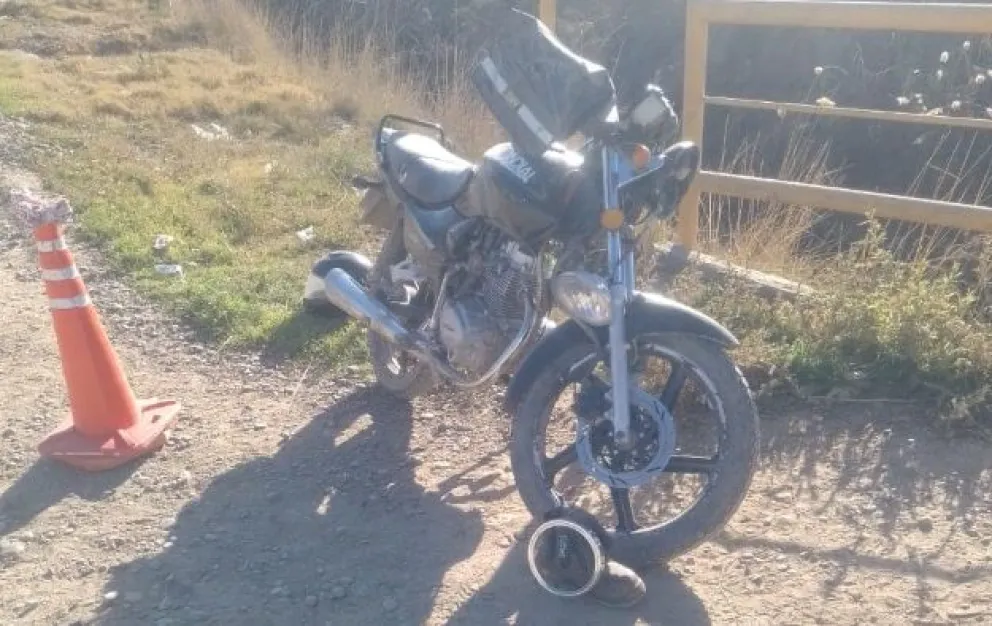 Dos motociclistas con heridas de gravedad luego de un fuerte choque 