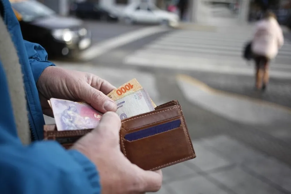 Se confirmó el aumento del salario mínimo: ¿En cuánto quedó?
