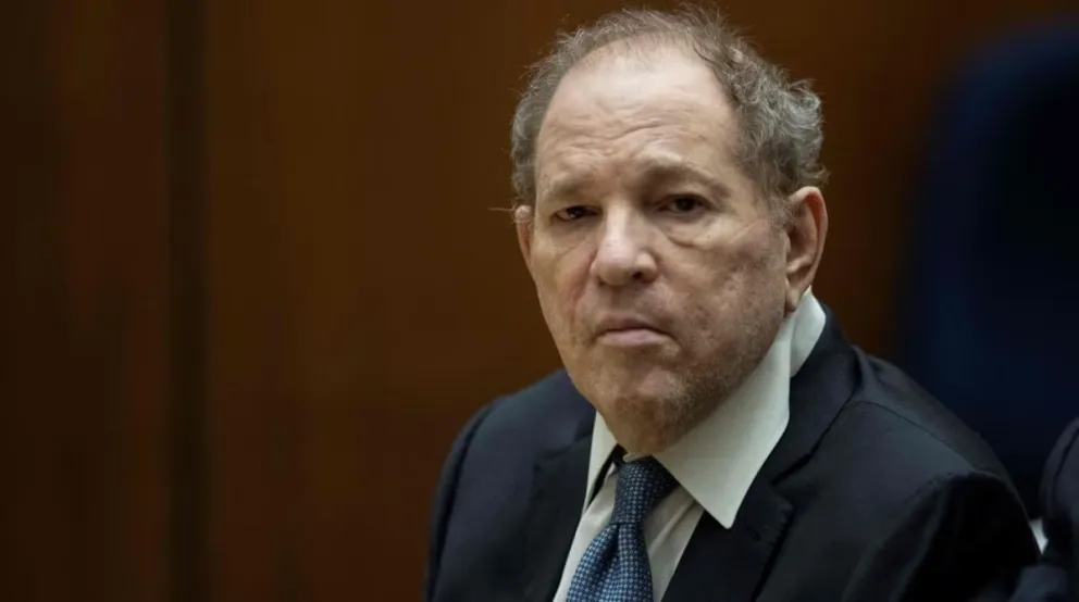 Internaron de urgencia a Harvey Weinstein: tiene doble neumonía por COVID