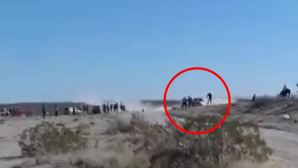 VIDEO: Así esquivó el público el auto que derrapó en el rally Vuelta de la Manzana