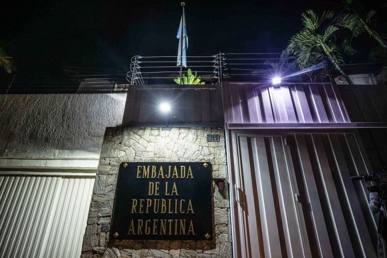 Los diplomáticos argentinos abandonaron Venezuela ANR Agencia de