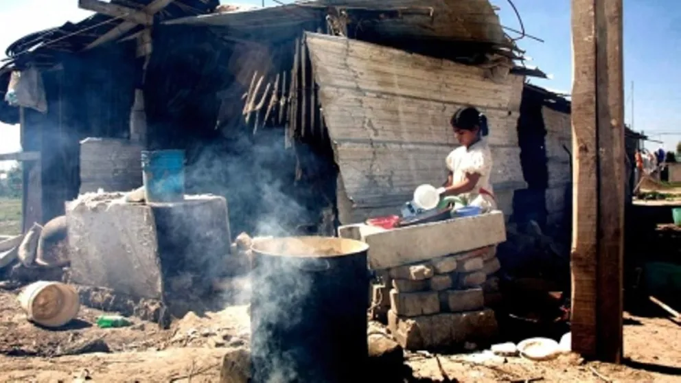Un informe arrojó que el 54,9% de la población argentina es pobre y el 20,3% está en la indigencia   