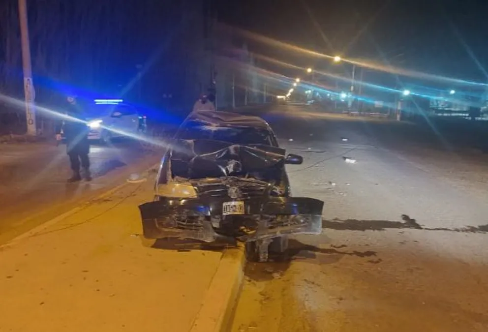 Se quedó dormido al volante e impactó contra un poste del alumbrado público 