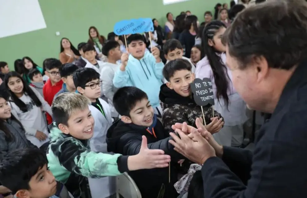 Weretilneck convocó a discutir una nueva ley de educación