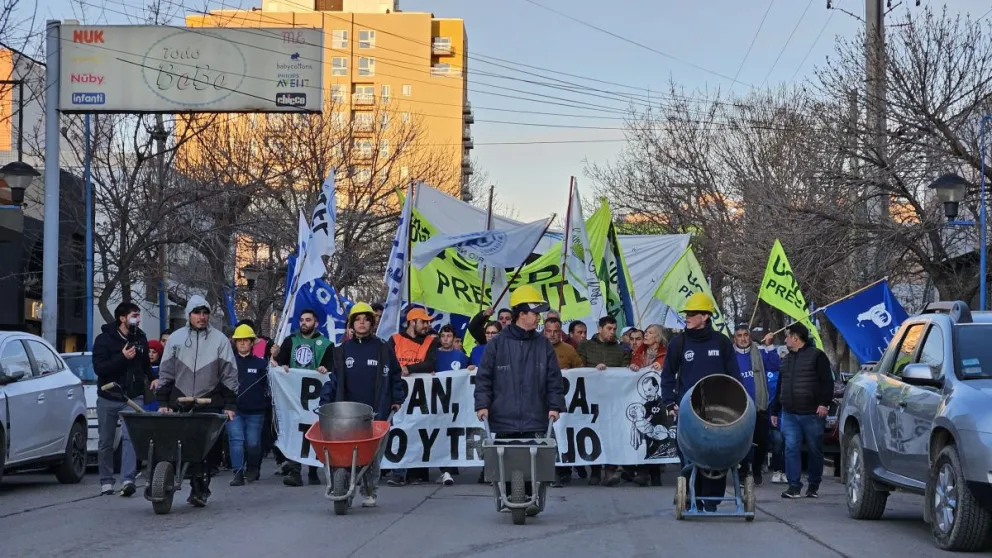 San Cayetano: importante manifestación de sindicatos y organizaciones sociales del Alto Valle en Roca