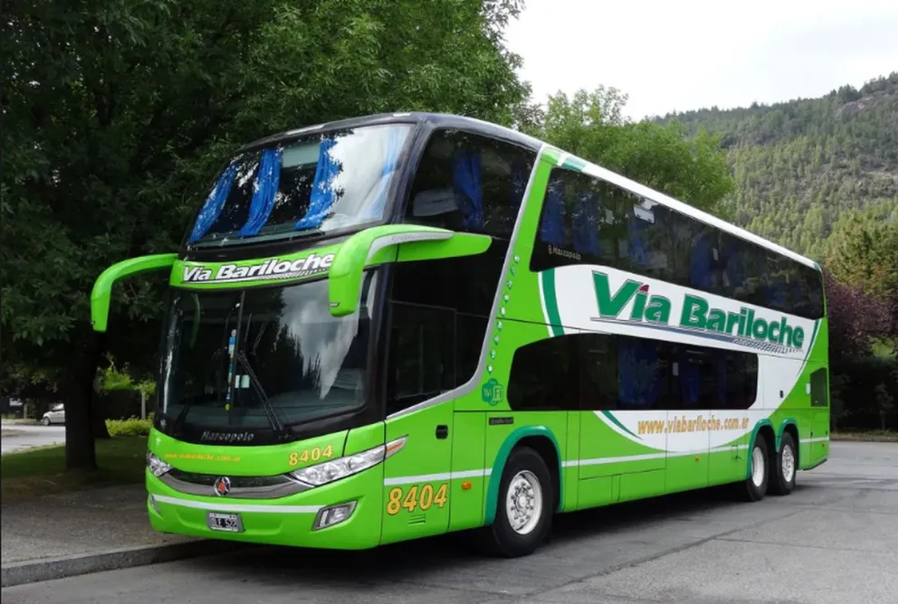 Un hombre de 54 años murió de un infarto en el baño de un colectivo