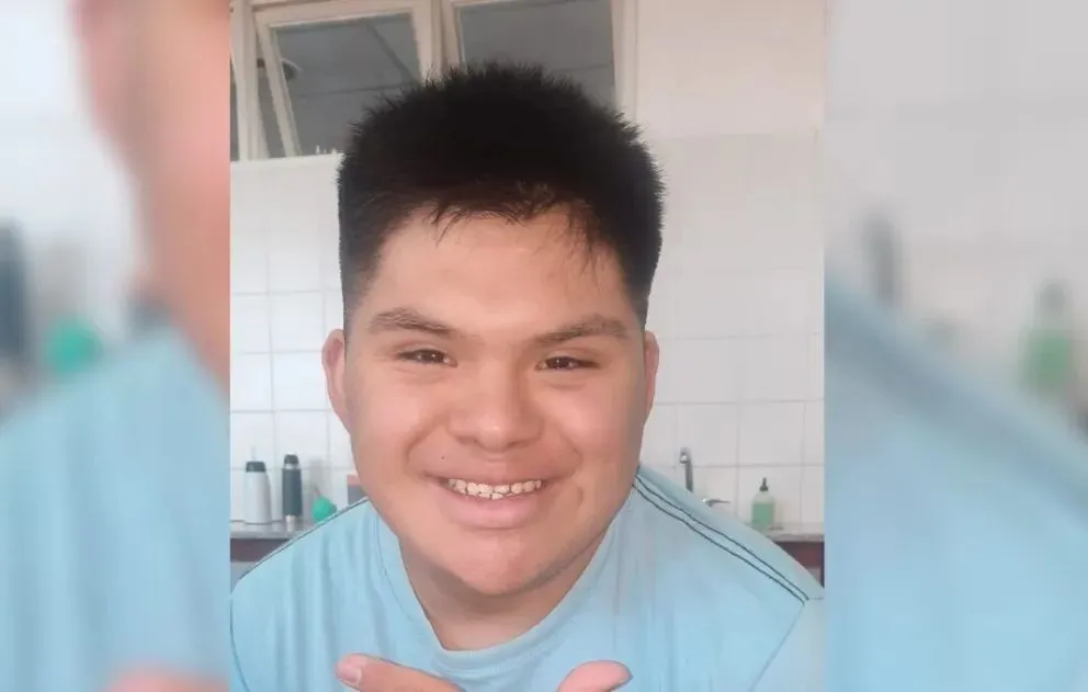 Un hombre golpeó salvajemente a un niño con Síndrome de Down y ahora es buscado por la justicia