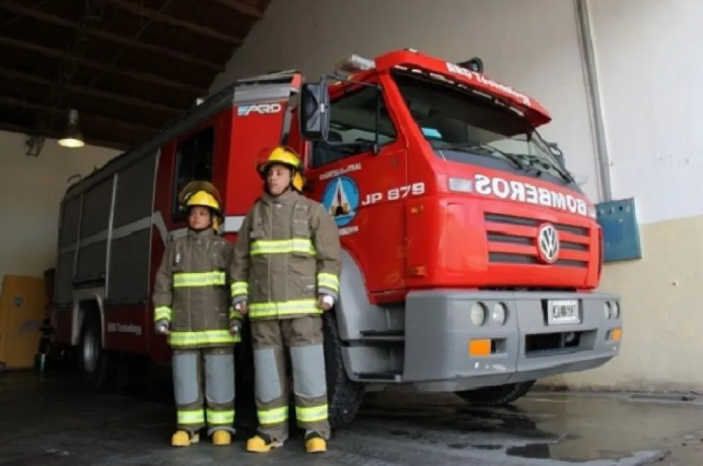 Neuquén: multaron por exceso de velocidad a bomberos que iban a asistir una emergencia