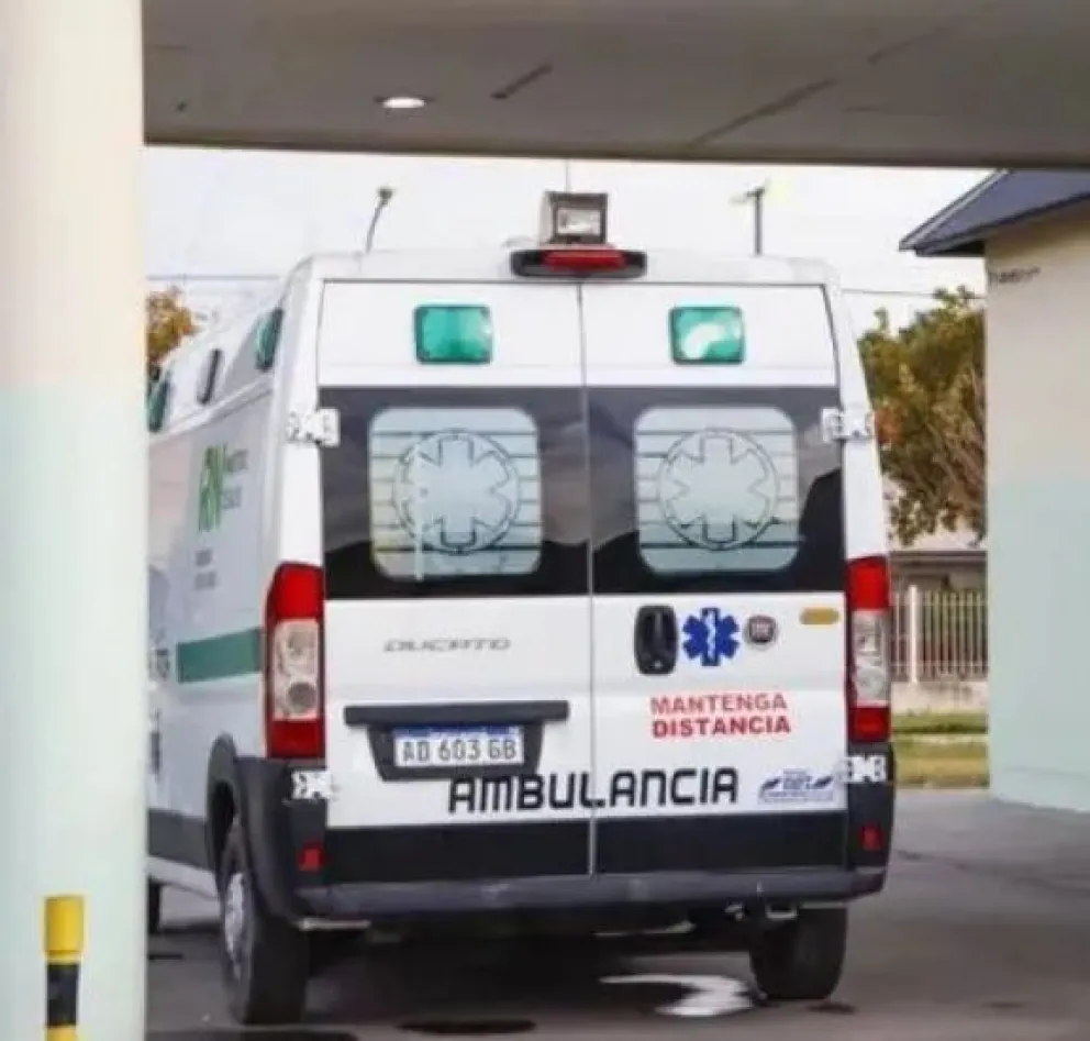 La mujer embestida por el conductor alcoholizado fue llevada al hospital con heridas leves. Foto (ANR).