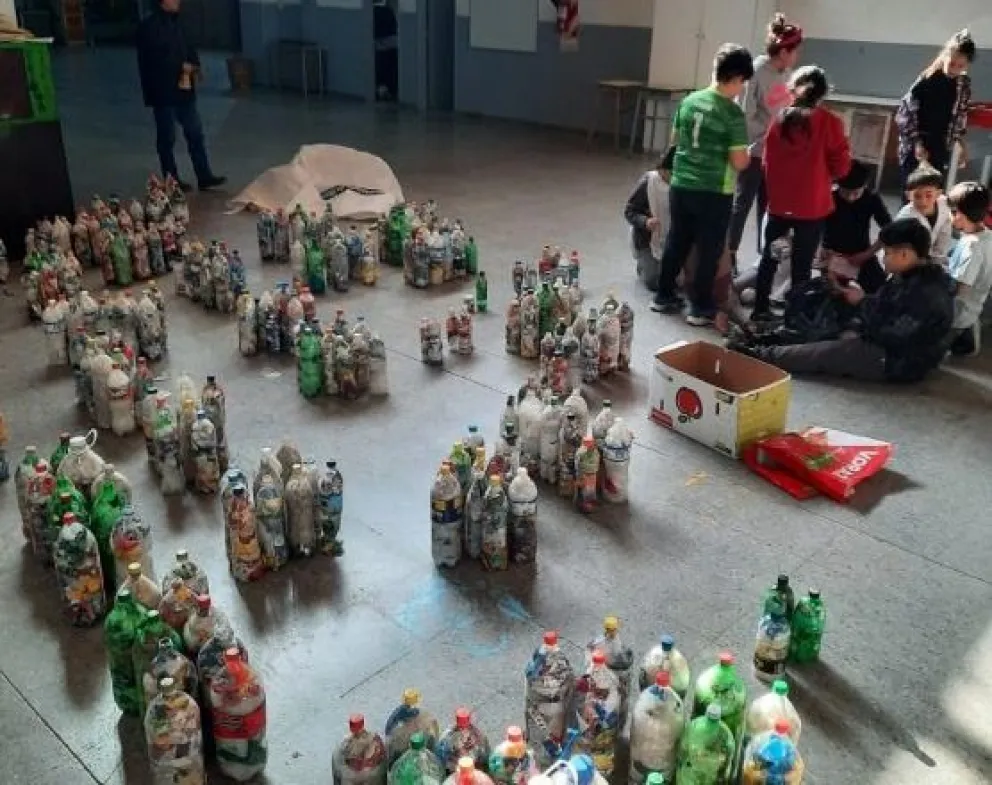 "Reciclá y Ganá": ya se recolectaron más de 20 toneladas de plástico en Roca